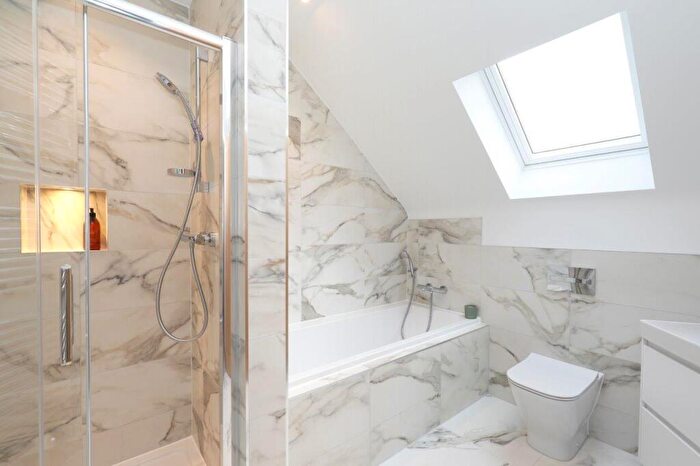 5 Bedroom Detached House For Sale In The Williow, Banstead, SM7