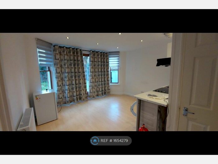 Studio To Rent In Nowel Road, London, SW13