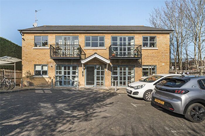 2 Bedroom Flat For Sale In Clarence Road, Teddington, TW11