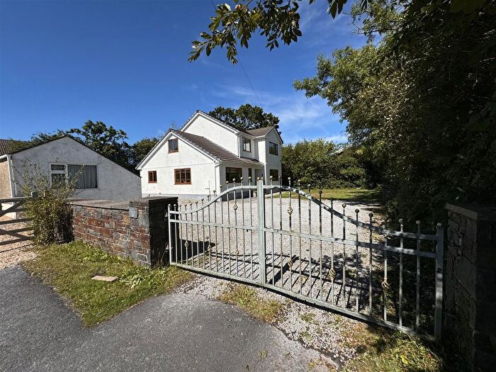 4 Bedroom Detached House For Sale In Waterloo Road, Capel Hendre, Ammanford, SA18
