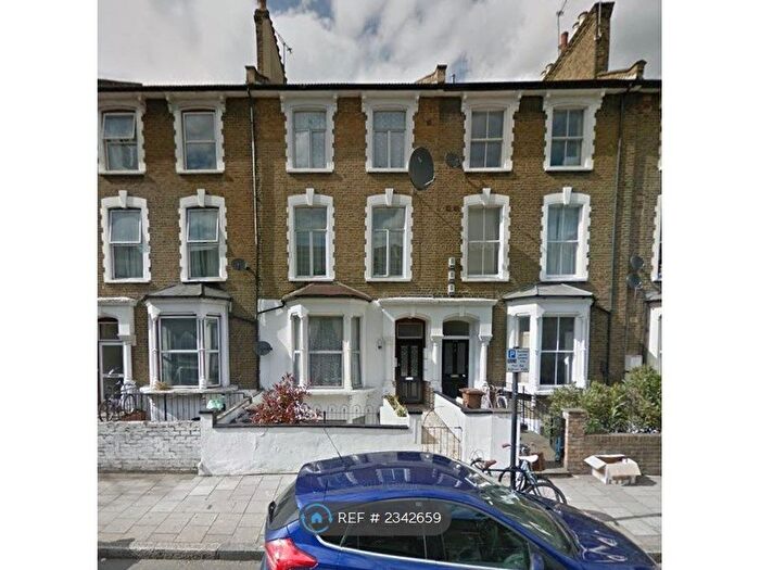3 Bedroom Flat To Rent In Graham Road, London, E8