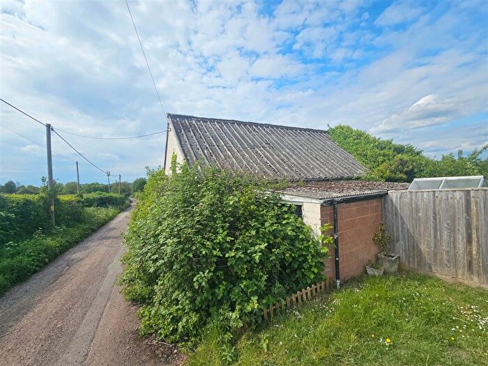 2 Bedroom Detached Bungalow For Sale In Claremont Lane, Taunton, TA1