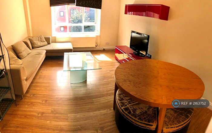 3 Bedroom Flat To Rent In Alford Court, London, N1