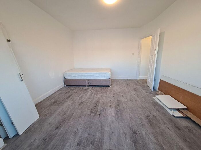 Studio To Rent In Vancouver Road, Burnt Oak, Edgware, HA8