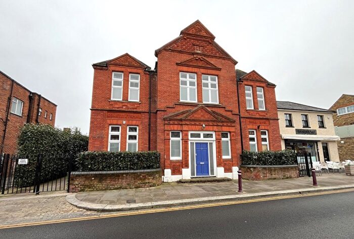 2 Bedroom Flat To Rent In Guildford Street, Chertsey, KT16