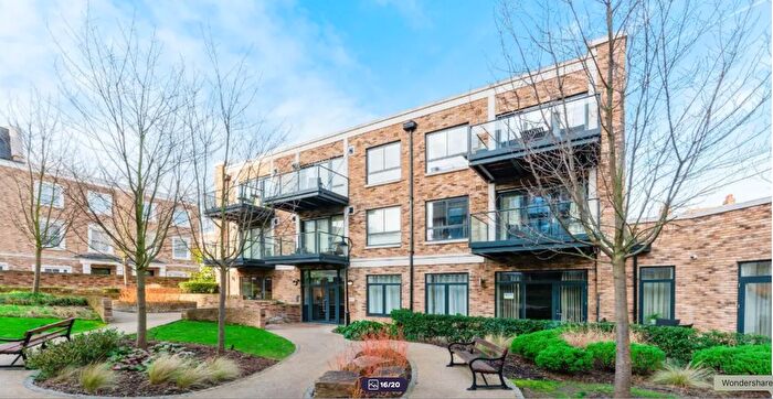 2 Bedroom Flat To Rent In Palladian Gardens, Chiswick, London, W4