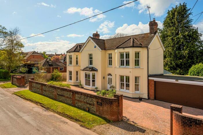 4 Bedroom Detached House For Sale In Blakes Road, Wargrave, Reading, Berkshire, RG10