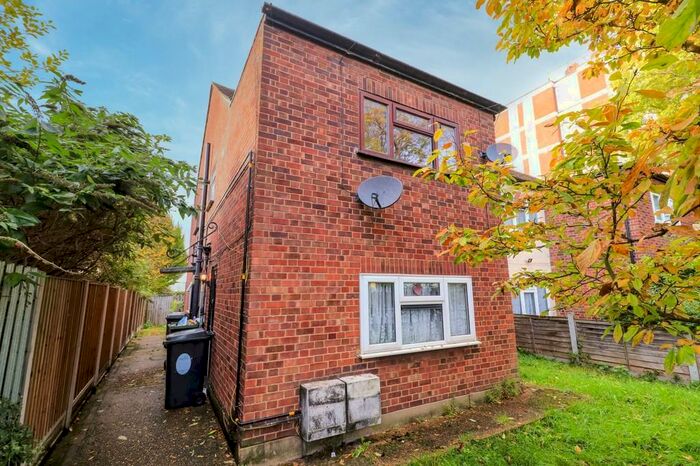 3 Bedroom Maisonette To Rent In Sewardstone Road, North Chingford, E4