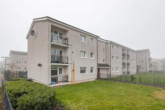 3 Bedroom Flat To Rent In Bathgate Road, Blackburn, West Lothian, EH47