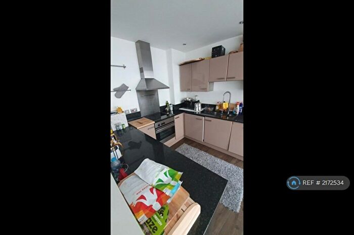 2 Bedroom Flat To Rent In Beetham Plaza, Liverpool, L2