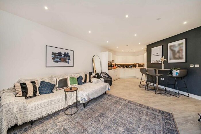 1 Bedroom Flat For Sale In Beames Road, Harlesden, NW10
