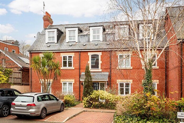 2 Bedroom Flat For Sale In Charter Gate, Boltro Road, Haywards Heath, RH16