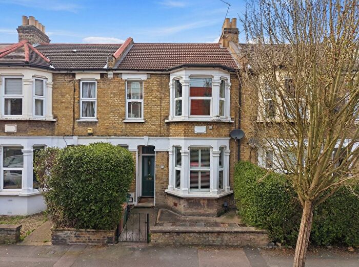 2 Bedroom Flat For Sale In Newport Road, Leyton, E10