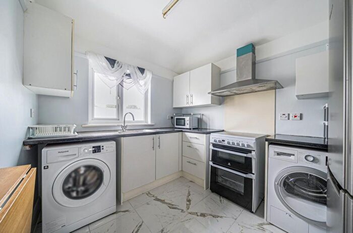 2 Bedroom Maisonette To Rent In Southend Lane, London, SE6