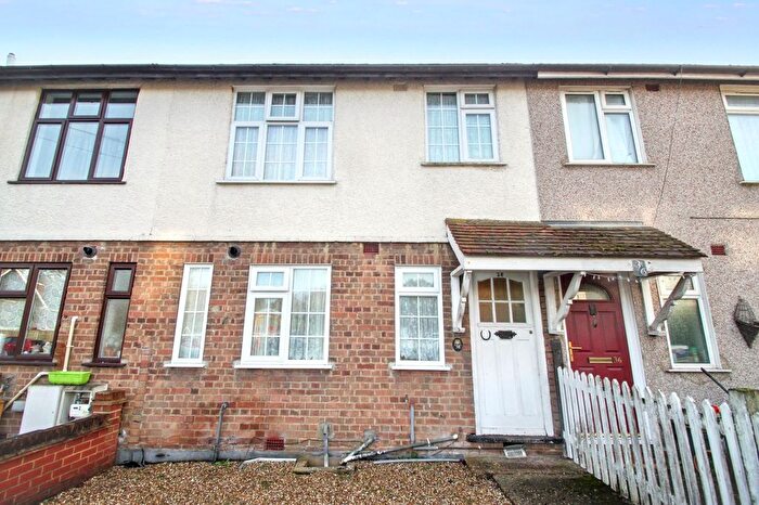 3 Bedroom Terraced House For Sale In Ivy Chimneys, Epping, CM16