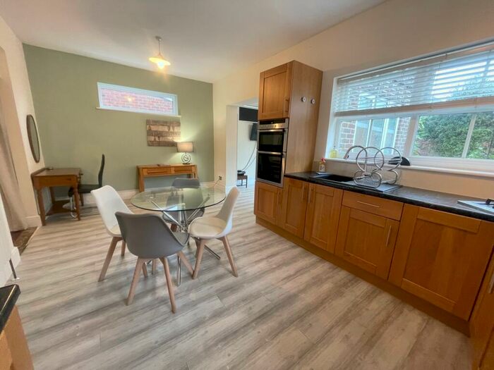 1 Bedroom Flat To Rent In Parkstone Road, Poole, BH15