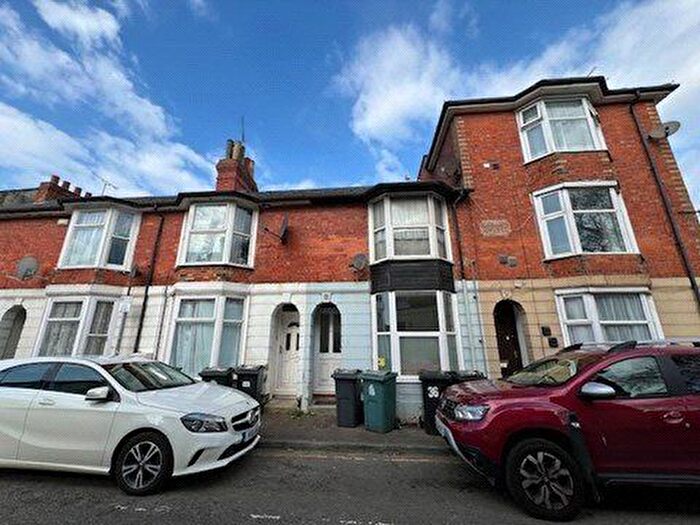 2 Bedroom Flat To Rent In Park Road North, Ashford, Kent, TN24