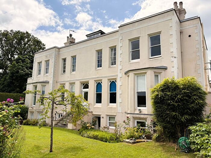2 Bedroom Flat For Sale In High Street, Burwash, East Sussex, TN19