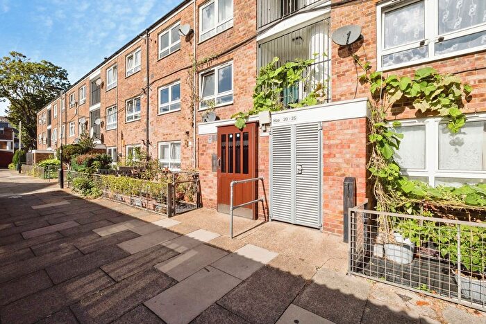 2 Bedroom Flat For Sale In Moore Walk, London, London, E7