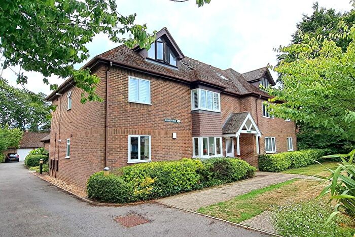 2 Bedroom Flat For Sale In Elizabeth Court Wortley Road Highcliffe, BH23