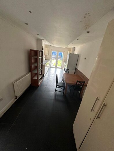 6 Bedroom Terraced House To Rent In Seventh Avenue, E12