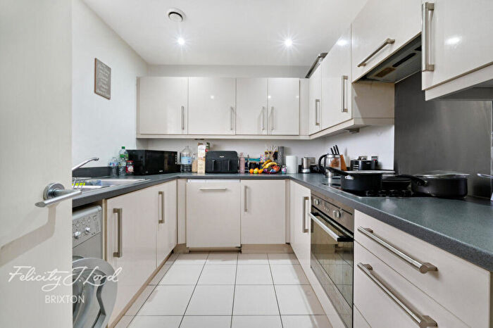 2 Bedroom Apartment For Sale In Coldharbour Lane, London, SE5