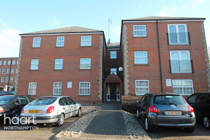 2 Bedroom Apartment To Rent In Latymer Court, Northampton, NN1