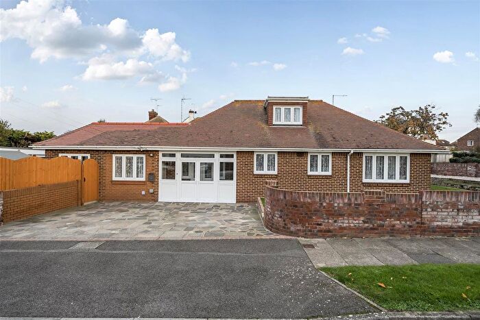 4 Bedroom Detached Bungalow For Sale In Bowes Avenue, Margate, CT9