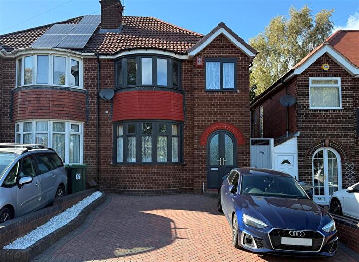 3 Bedroom Semi-Detached House For Sale In Kingsway, Oldbury, B68