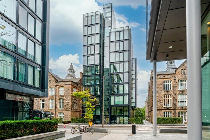 2 Bedroom Flat To Rent In Simpson Loan, Edinburgh, EH3