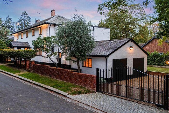 4 Bedroom Detached House For Sale In College Avenue, Epsom, KT17
