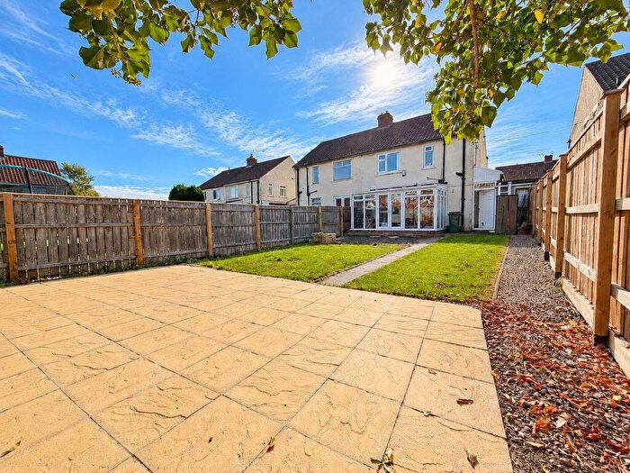 3 Bedroom Semi-Detached House For Sale In Half Fields Road, Winlaton, NE21