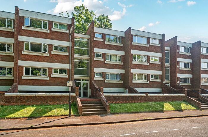 2 Bedroom Flat For Sale In Silverdale Road, Banister Park, Southampton, Hampshire, SO15