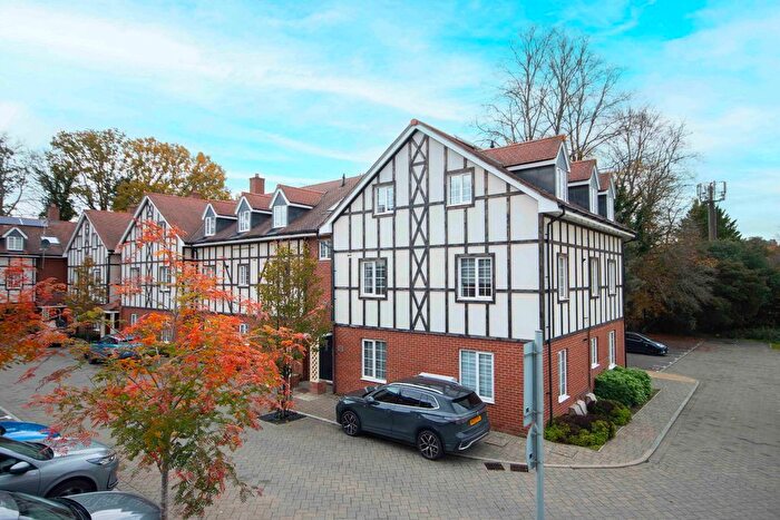 2 Bedroom Flat For Sale In Grange Road, Chalfont St Peter, Gerrards Cross, SL9