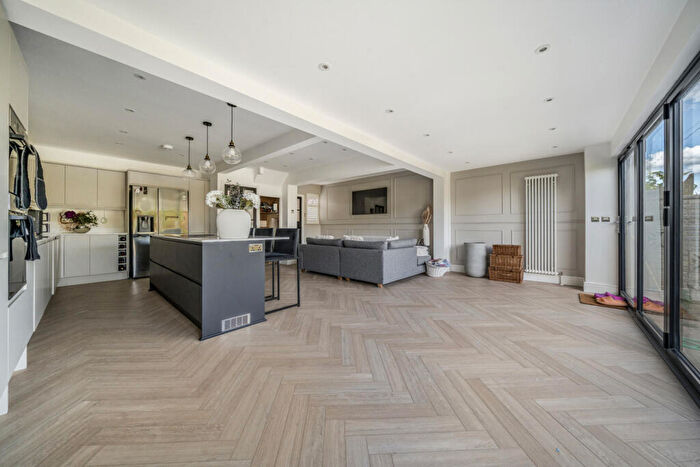 3 Bedroom End Of Terrace House For Sale In Yorkland Avenue, Welling, DA16