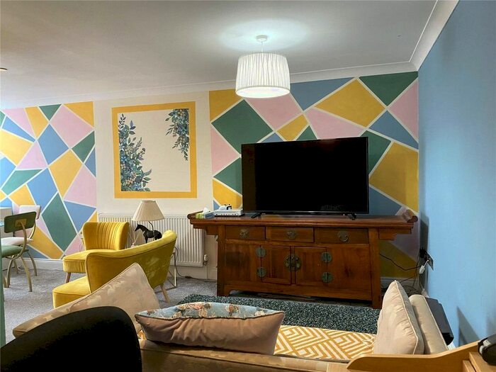 3 Bedroom Detached House To Rent In The Green, Twickenham, Greater London, TW2