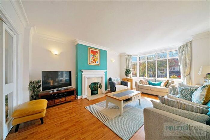 4 Bedroom Semi-Detached House For Sale In Southbourne Crescent, Hendon, NW4