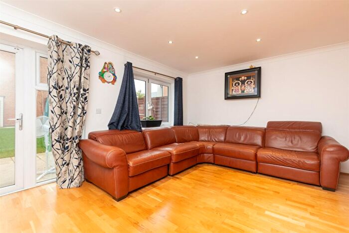 3 Bedroom End Of Terrace House For Sale In Elstar Mews, Greenhithe, Kent, DA9
