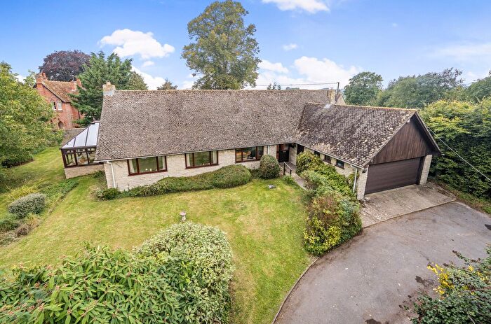 4 Bedroom Bungalow For Sale In Sandy Lane, Hatford, Faringdon, Oxfordshire, SN7
