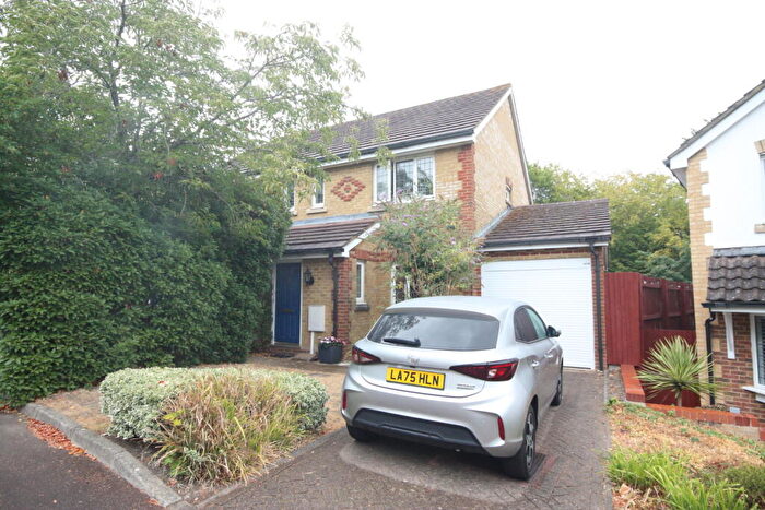 3 Bedroom Semi-Detached House To Rent In Knaphill, Woking, GU21