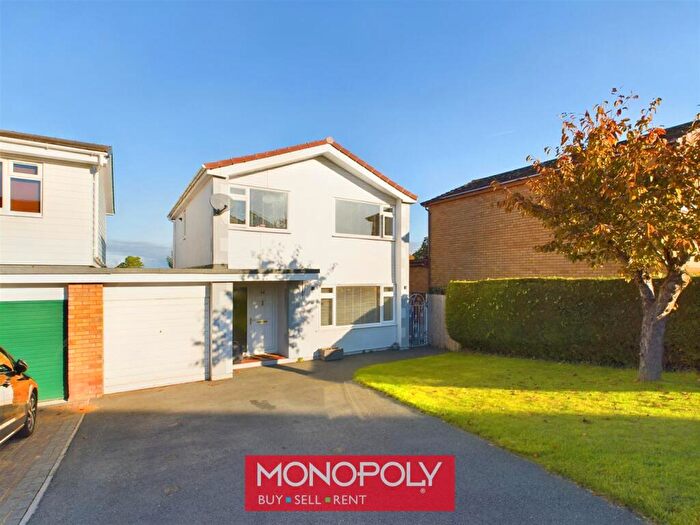 3 Bedroom Link Detached House For Sale In Erw Goch, Ruthin, LL15