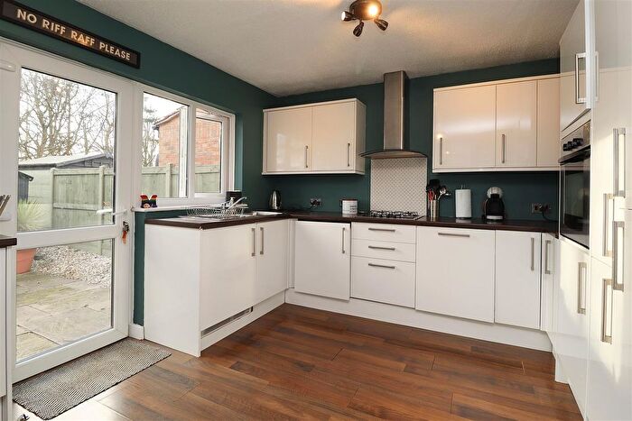 3 Bedroom End Of Terrace House For Sale In Holly Close, Full Sutton, York, YO41
