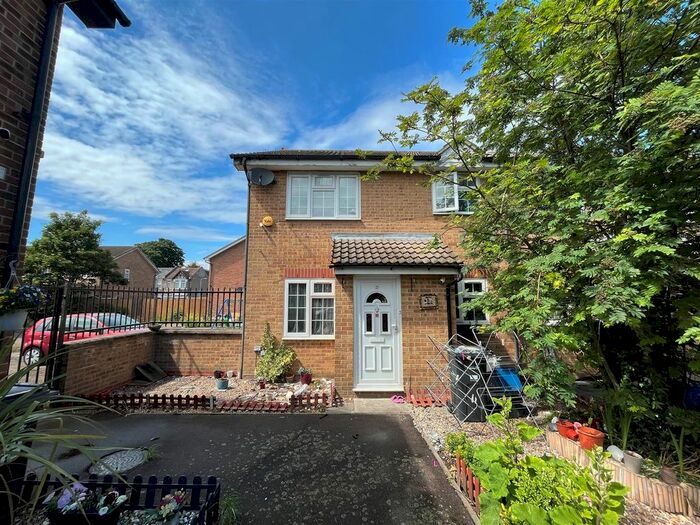 1 Bedroom End Of Terrace House To Rent In Lancaster Place, Staines Road, Ilford, IG1