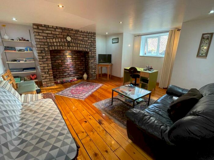 Studio To Rent In Peel Street, Liverpool, L8