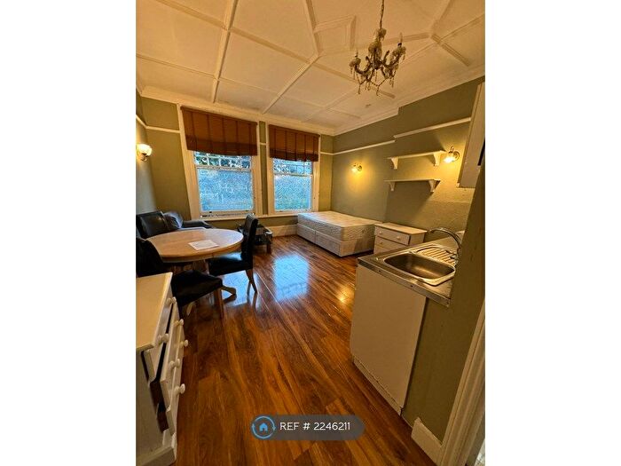 1 Bedroom Flat To Rent In Bedford Hill, London, SW12