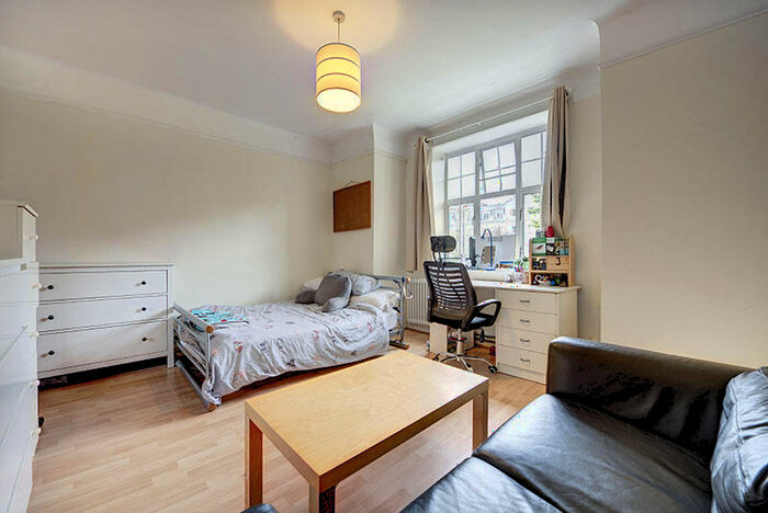 1 Bedroom Apartment For Sale In Gilling Court, Belsize Grove, London, NW3