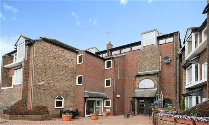 3 Bedroom Flat To Rent In Sible Hedingham, Halstead, CO9