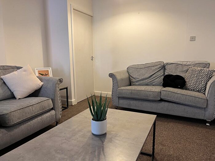 3 Bedroom Terraced House To Rent In Extra Large Property // Bed +Study // Sept, LN5