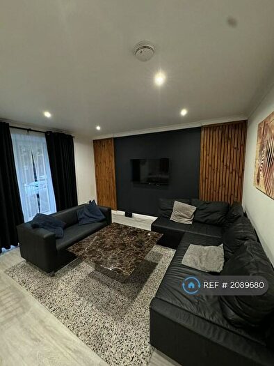 2 Bedroom Flat To Rent In Thornwood Avenue, Glasgow, G11