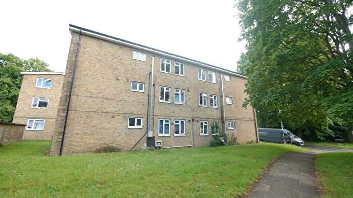 2 Bedroom Apartment To Rent In Roe Green Lane, Hatfield, AL10